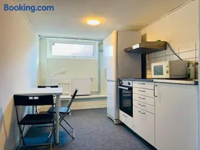 Cozy room with 2 single bed in Landskrona - Image 4