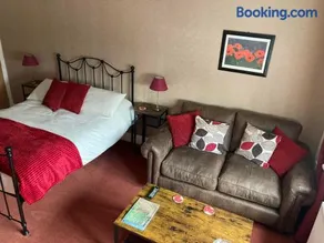 Birchwood House - Image 4