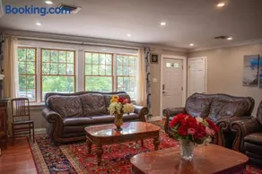 National Harbor Guesthouse - Image 1