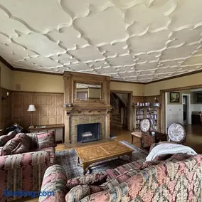 Historic Tudor with River Views & Fun Gaming Room - Image 4