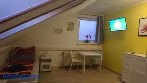 3-Bettzimmer mit Gemeinschaftsküche und je 2 Duschräumen und 2 Toiletten - Image 2