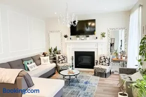 Inspired Stay close to Niagara *4B & 2King Beds* - Image 1