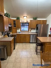 Beautiful Rocky Mountain Home with views on 1 acre - Image 4
