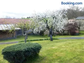 Maison de caractère avec jardin, idéale famille, près de Brioude, prox. baignade et ski - Image 1