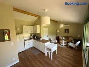 Maison dans grand parc au pied du village - Image 1