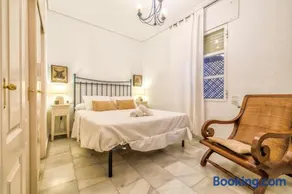 Apartamento Azonaicas, pleno centro de Córdoba y parking incluido - Image 1