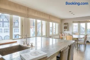 Stunning 3-Bedroom apartment with panoramic view - Image 4