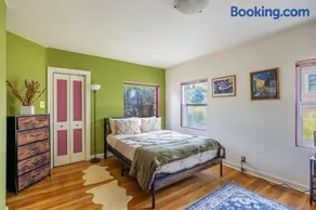 Cozy 2BR Home Near UNR with Large Deck & Parking - Image 4