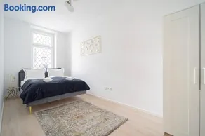 Luxury Residence by Castle District, Free Public Parking nearby - Image 3