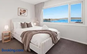 Bayview Luxe Retreat - Image 4