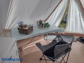 Hawk's View Bell Tent at Higher Hawksland Farm - Image 3