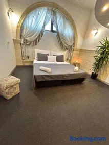 London Hostel - Image 1