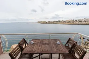 SeaFront Apartment Marsascala - Image 4
