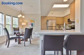 Modern Apt with Private Garage - Image 3