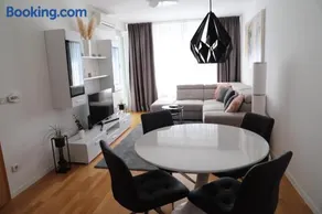 Apartment Queen - Image 1