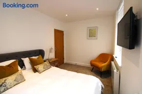 No.10 @ ShortStays Serviced apartments - Image 3
