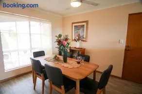 Encounter Bay Family Retreat - Image 2