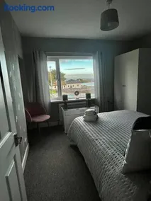 Cosy Seaside Home - Image 2