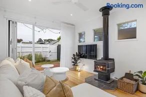 Coastal Cottage - 200m to Beach & Pet Friendly - Image 2