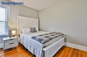 Stylish Apartment Near Downtown, Highways, Boston - Image 2