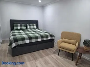 Modern 2BR Granny w Outdoor Near Stanhope Leisure - Image 5