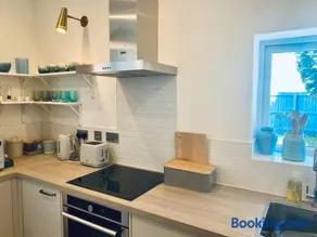 Beach home with garden, close to New Forest - Image 2