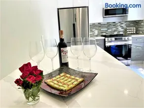iResidence in Toronto - Fantastic Vacation Home with Breakfast - Image 2