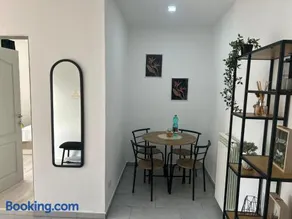 Alex House - Image 4