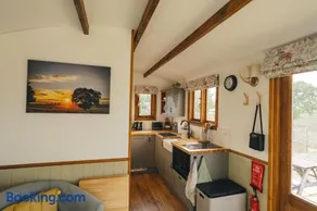 Fotheringhay Glamping - Image 2