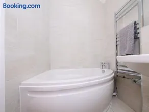 Hoxne Cottages - Daisy Cottage with private hot tub - Image 1