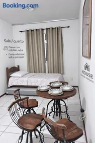 Apartamento Espaçoso para Grupos l 10 Pessoas l Wi-Fi l Estacionamento l JF 200 metros do idependência shopping - Image 3