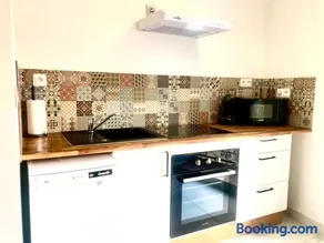 "L'Echapée Belle" Maison de village climatisée de 45m2 à proximité de Carcassonne,1 chbre à l'étage vue panoramique sur les pyrénées, cuisine équipée,1Salon,1 sdb, Wifi, Parking gratuit, Netflix,Canal sat, Fauteuil massant - Image 1