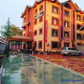 Hotel Shuhrah-I-Afaq - Near Srinagar Airport - Image 2