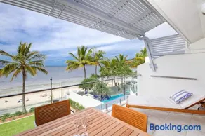 Fairshore 38 Beachfront Balcony - Image 2