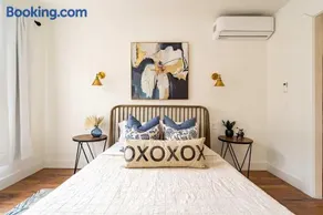 Stay Portland - 3BR - Sleeps 6 - Steps to NW 23rd - Fast WiFi - Image 4