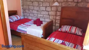 Mama's & Papa's house - Image 2