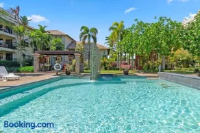 Resort Splendor - Top Floor Apartment in Cairns One - Image 4