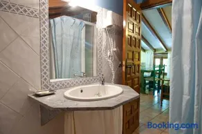Comfortable Apartment in Robledillo de Gata with Balcony and View - Image 4