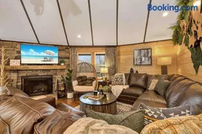 Amazing Treehouse Chalet at Sugar Mountain Resort - Image 2