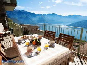 EnjoyIseoLake - Cezanne - comfy flat with terrace and Lake view - Image 1