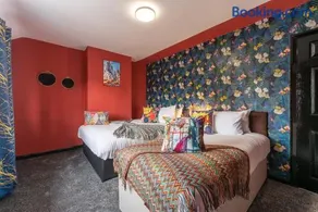Private Parking Home Away From Home FrEsH 2 Bedroom Garden - Image 3