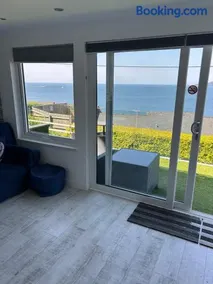 Bovisand Beach Area Chalet, 2-Bed Sea View with Gated Parking & BBQ - Image 2