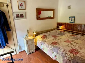 Romantic room with en suite bathroom for private use - Image 2