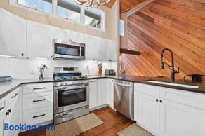 Ridgepoint Townhome 105 by East West Hospitality - Image 3