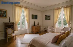Château des Orchidées Stay in a French Castle - Image 3