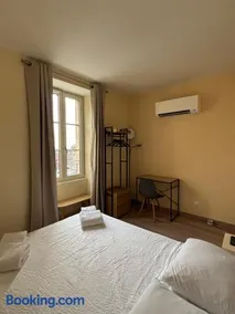 Chambre climatisée au cœur historique de Rieupeyroux - Image 1