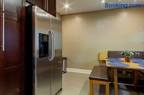 Pentagon City Homestay Parking available - Image 5