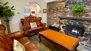 Mornington Peninsula Farmhouse - Image 2