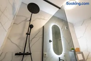 Luxxy Guesthouse - Image 4