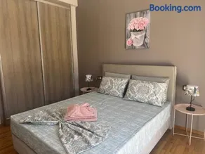Bovis Apartments #3 - Image 1